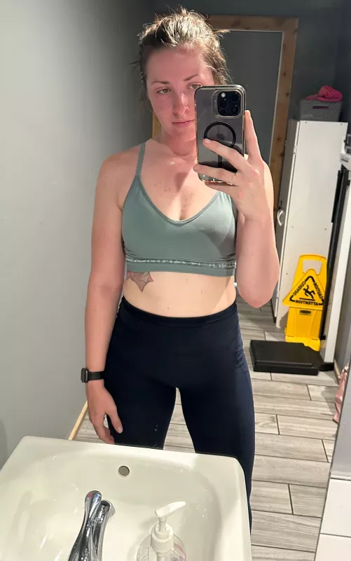 feeling cute despite being sweaty after the gym :)