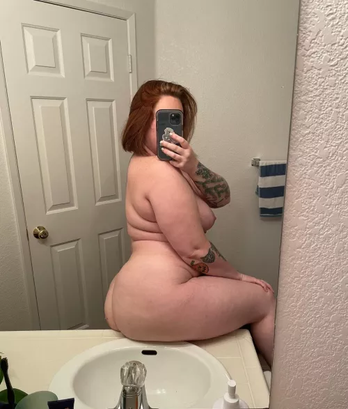 hi from the bathroom counter