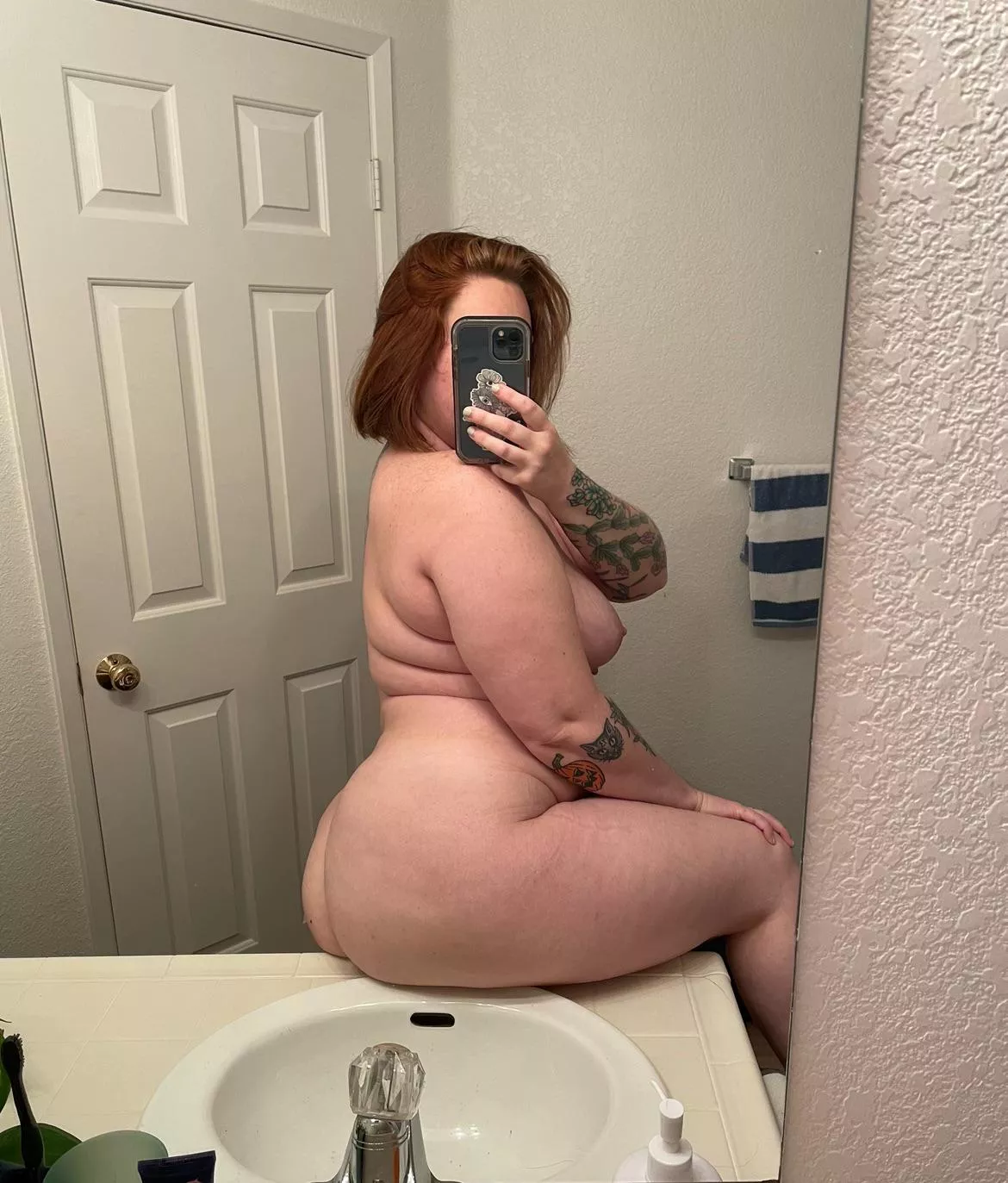 hi from the bathroom counter