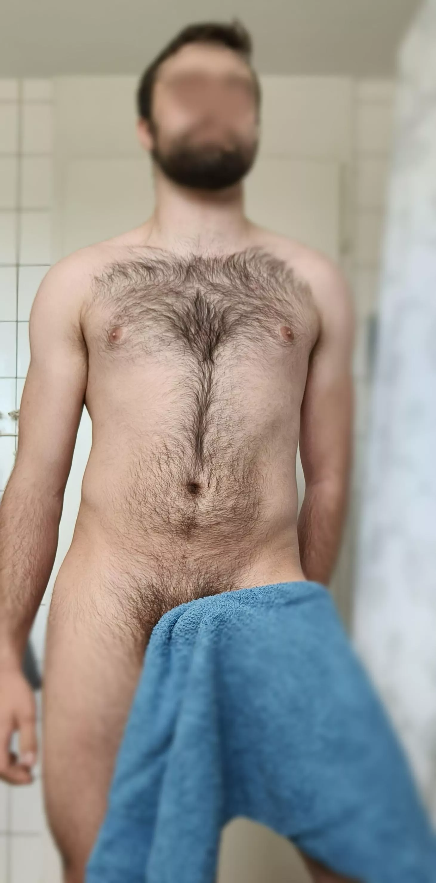 How wants to see the towel fall?[22]