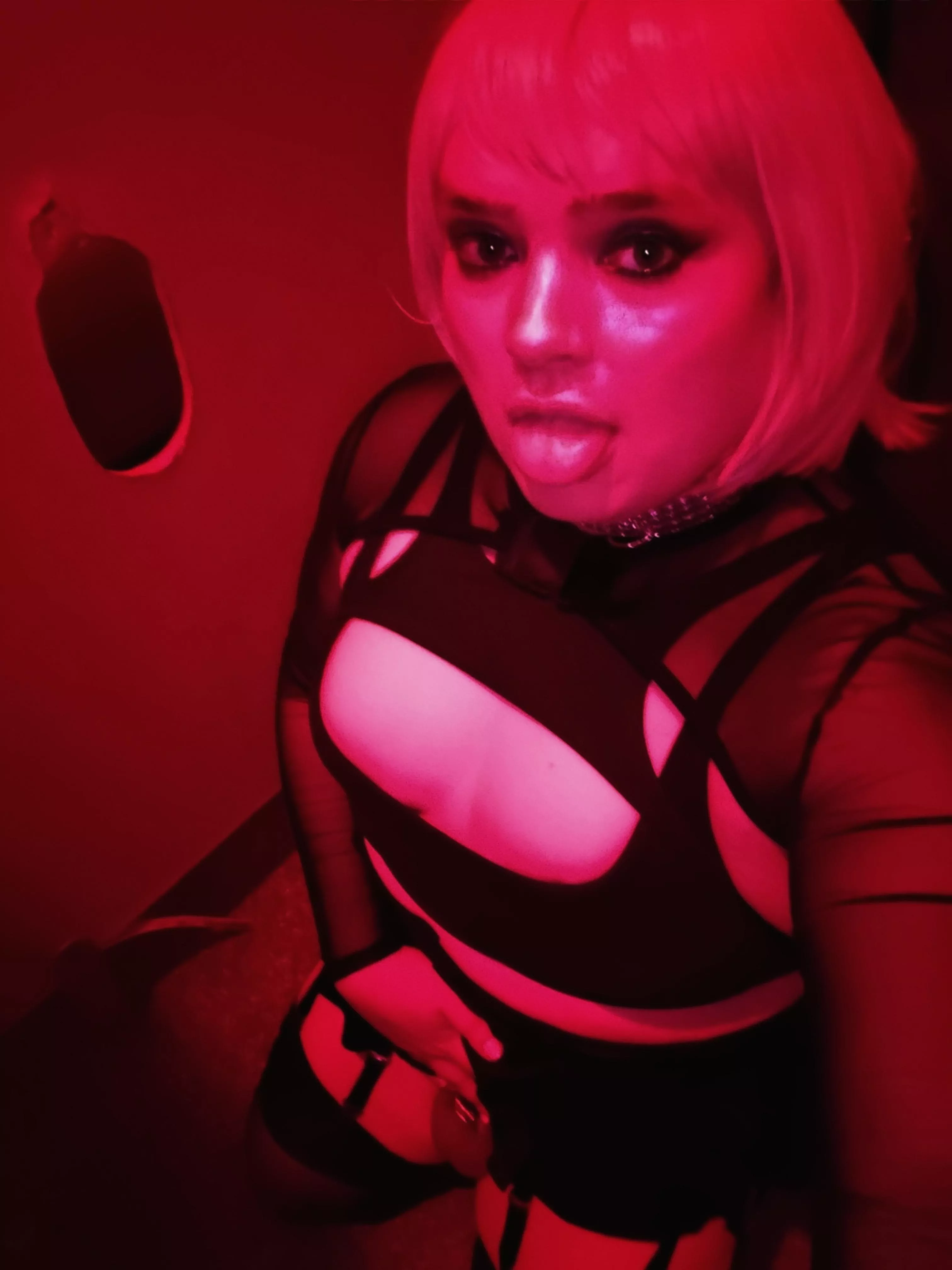 Locked in chastity kneeling on the glory hole floor ready for the next cock. You never know if it's facial or swallow but you can see what the last guy picked