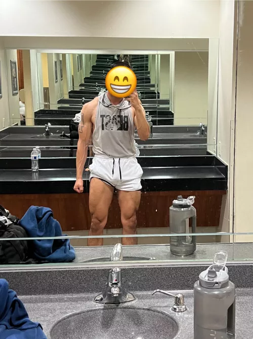 Love these short white shorts. 