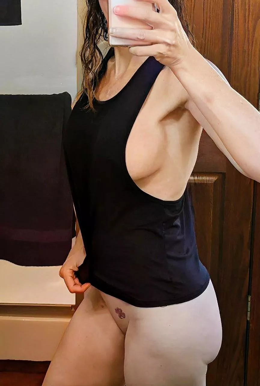 Milfy sideboob. . . .