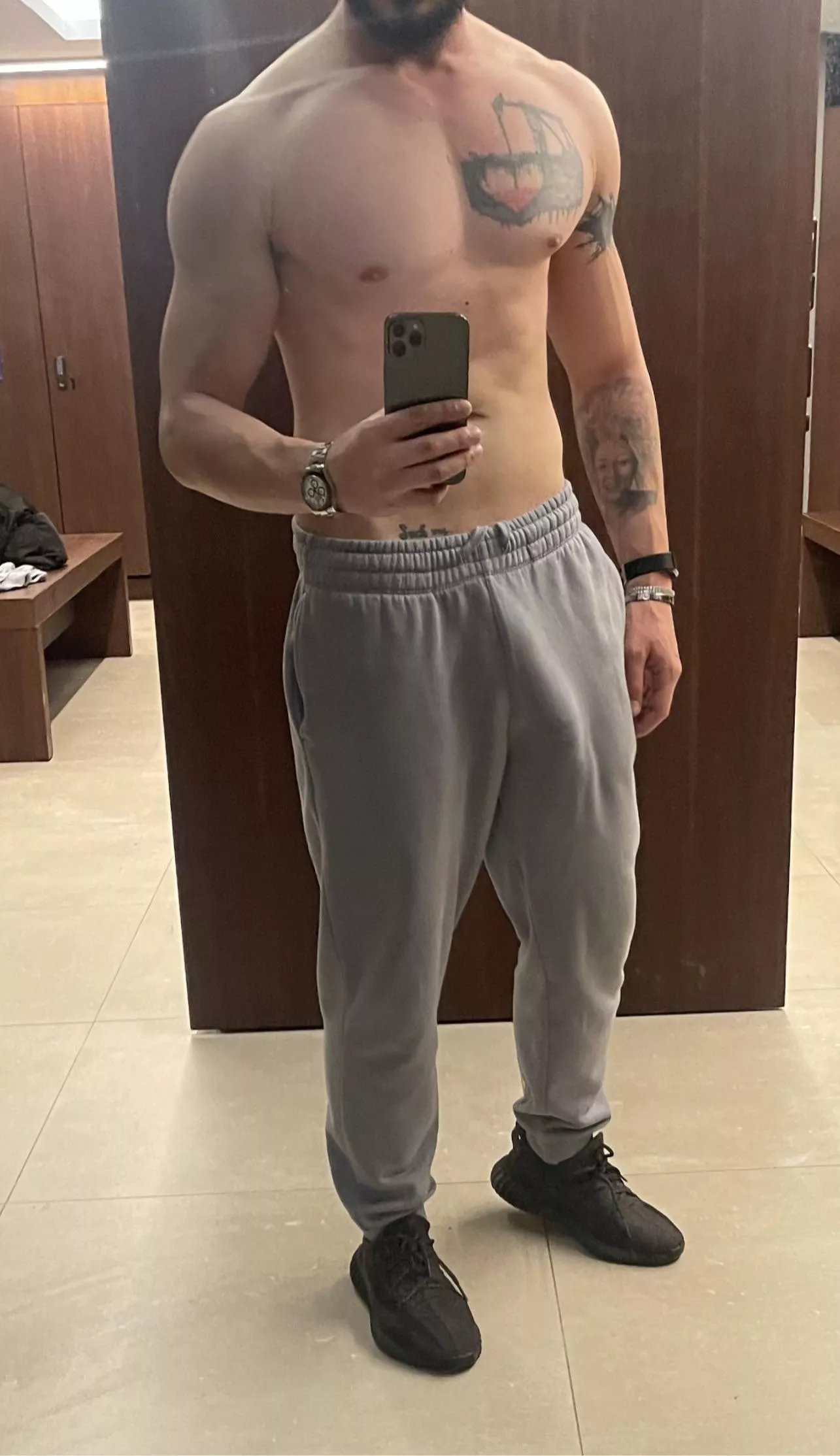 Preworkout, i hope it doesn’t get too sweaty and pop the outline