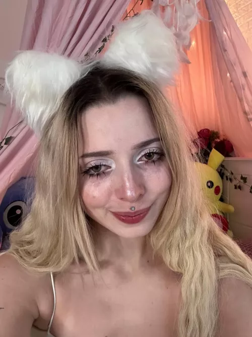 Scratch me behind the ears