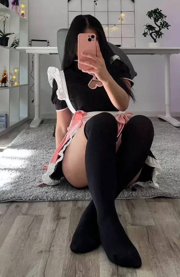 Trying to hide before u can peek 👉🏻👈🏻