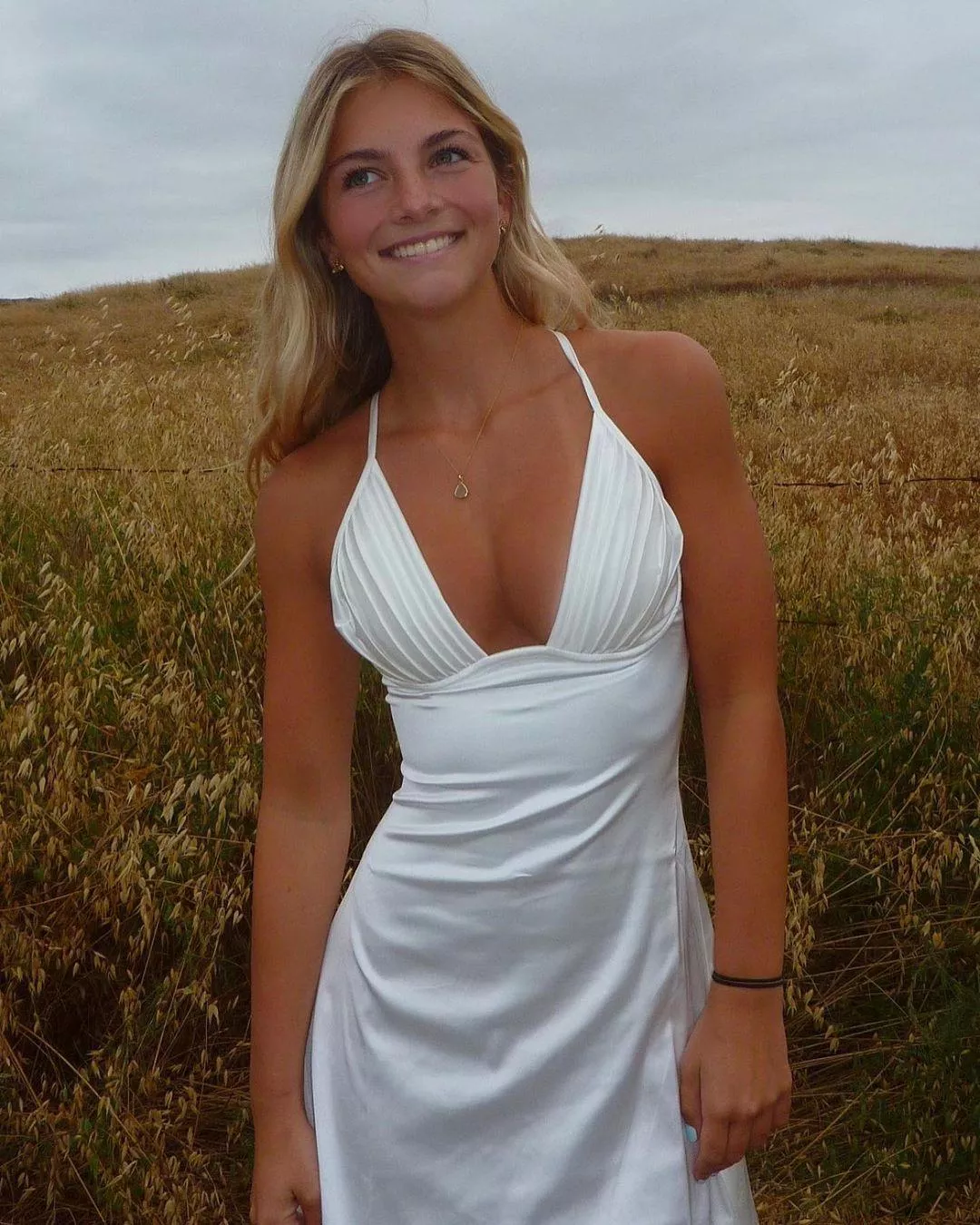 White dress (AIC)