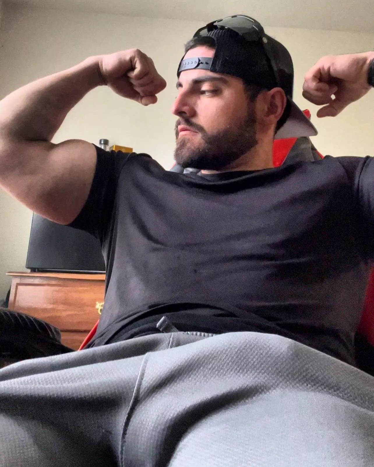 why does everybody stare at me in the gym?