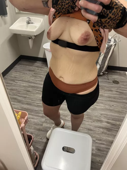 A little fun at the gym… need a gym buddy to take pictures with me