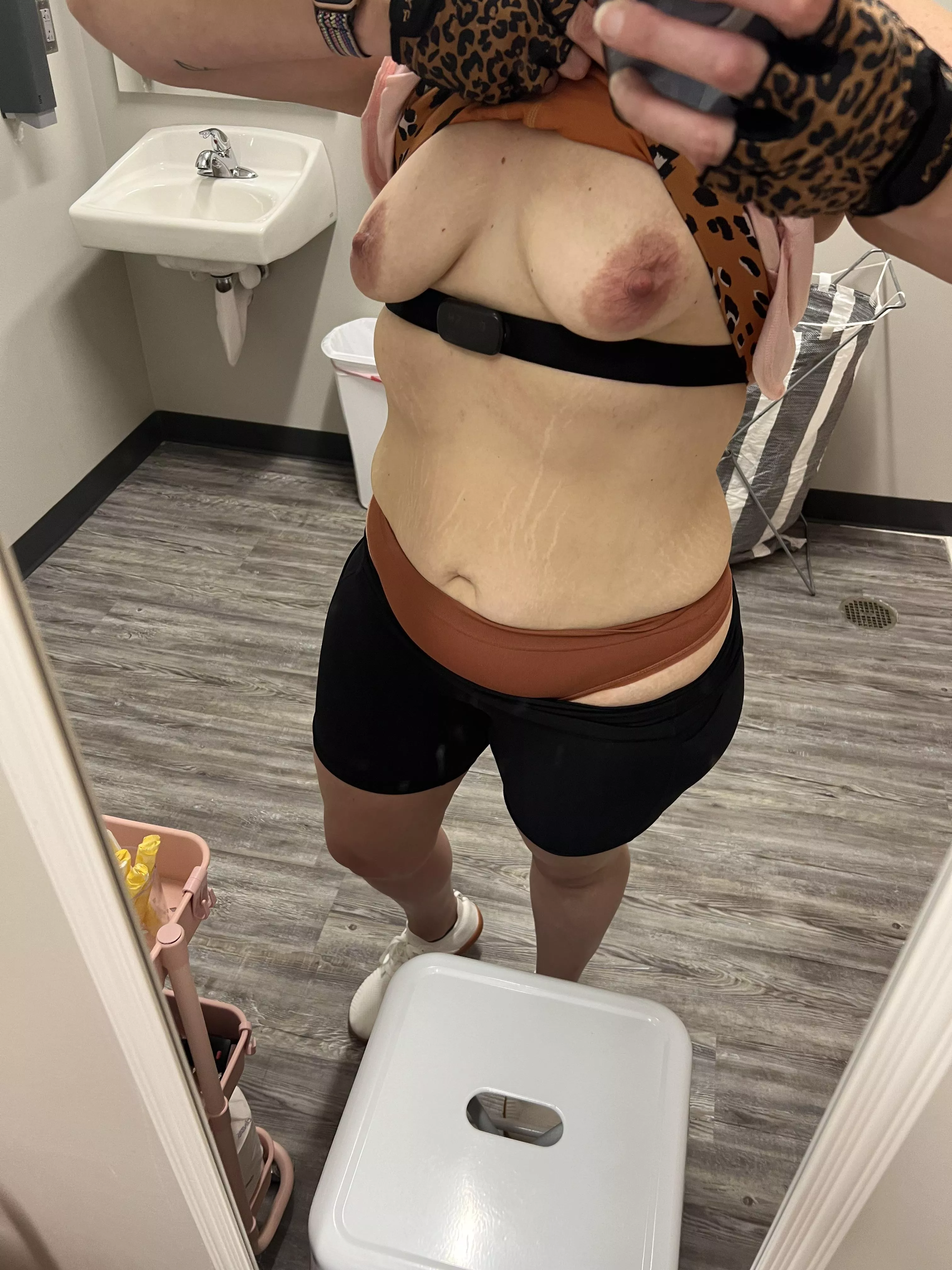 A little fun at the gym… need a gym buddy to take pictures with me