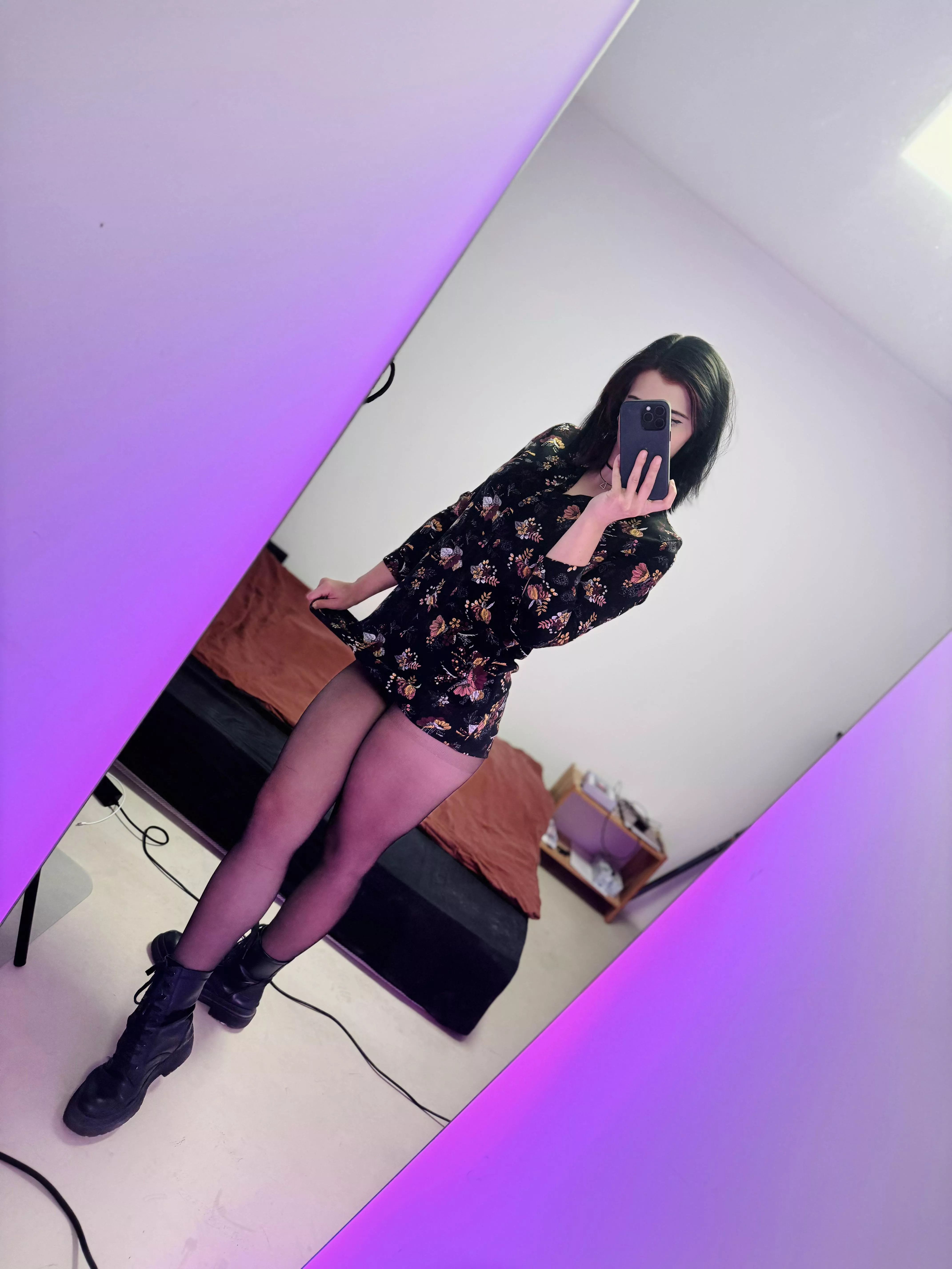 Classic sheer nylons - yes or no? 😏