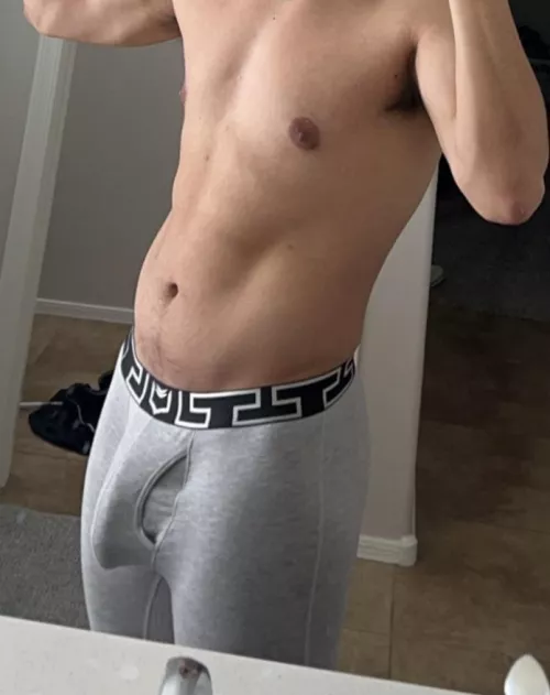 Daddy needs his little one👀😈