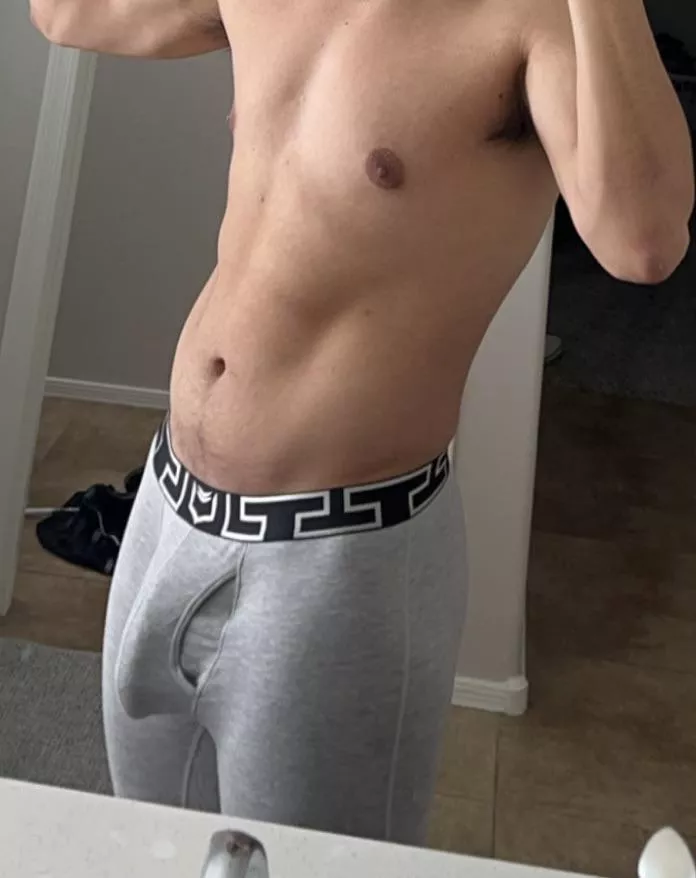 Daddy needs his little one👀😈