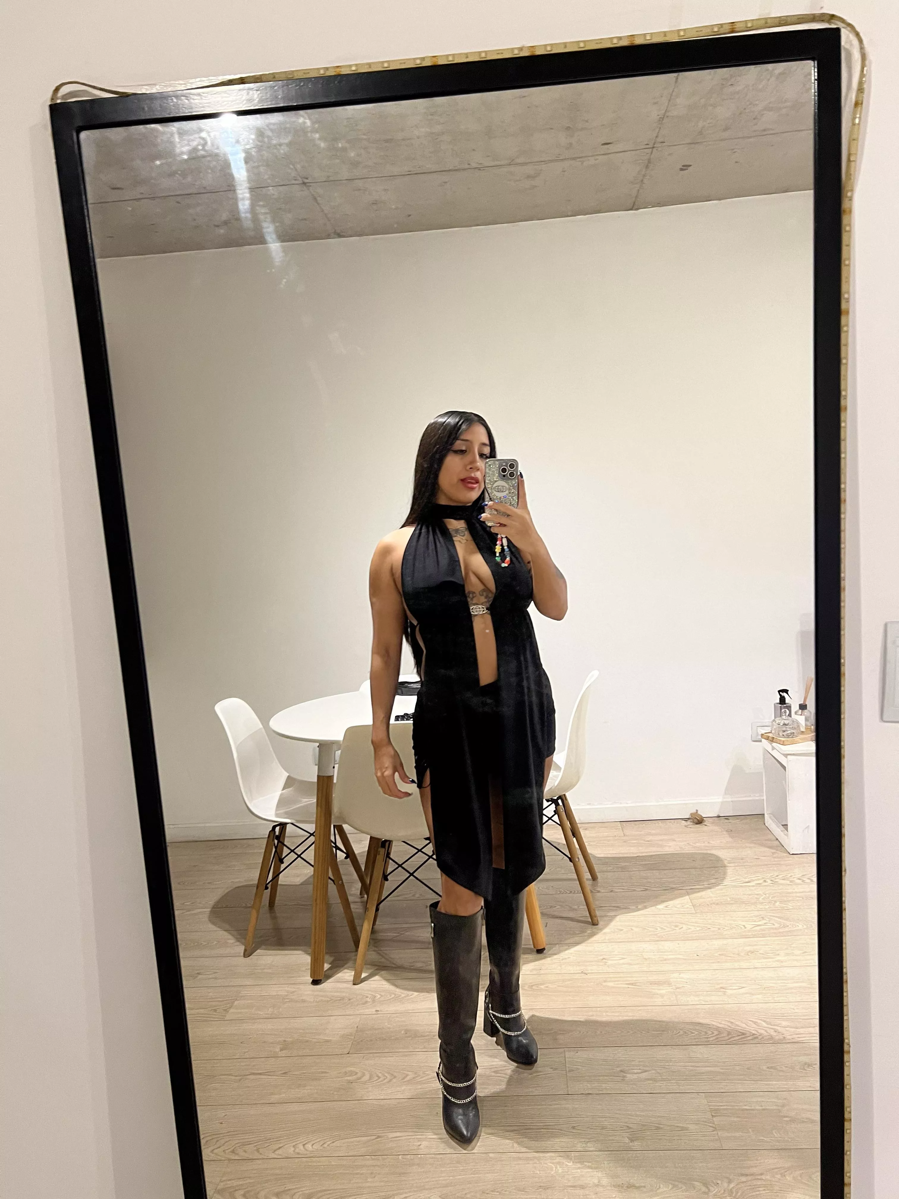 Do u like black leather boots? 