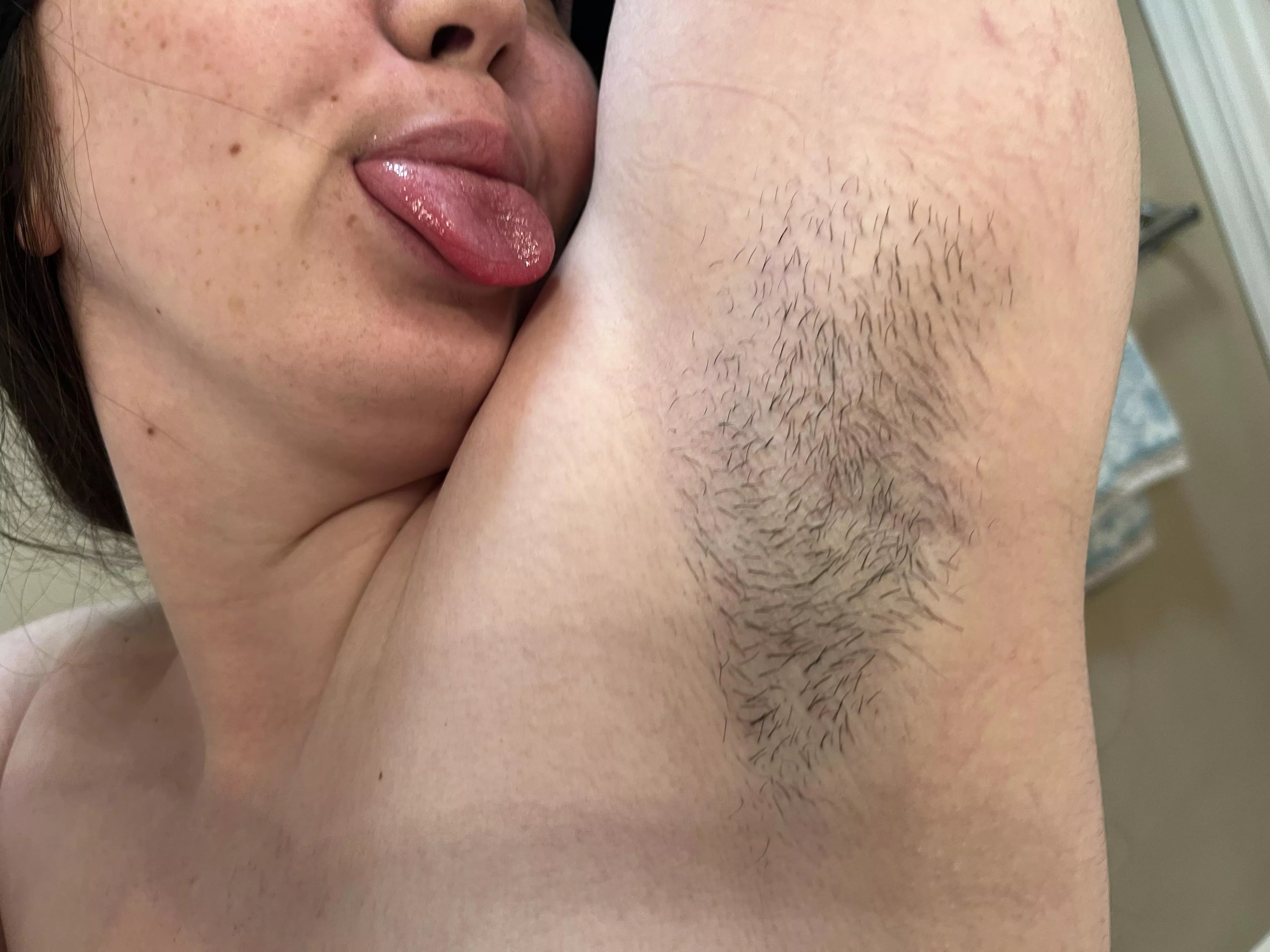 First move on my pits: give 'em a lick👅