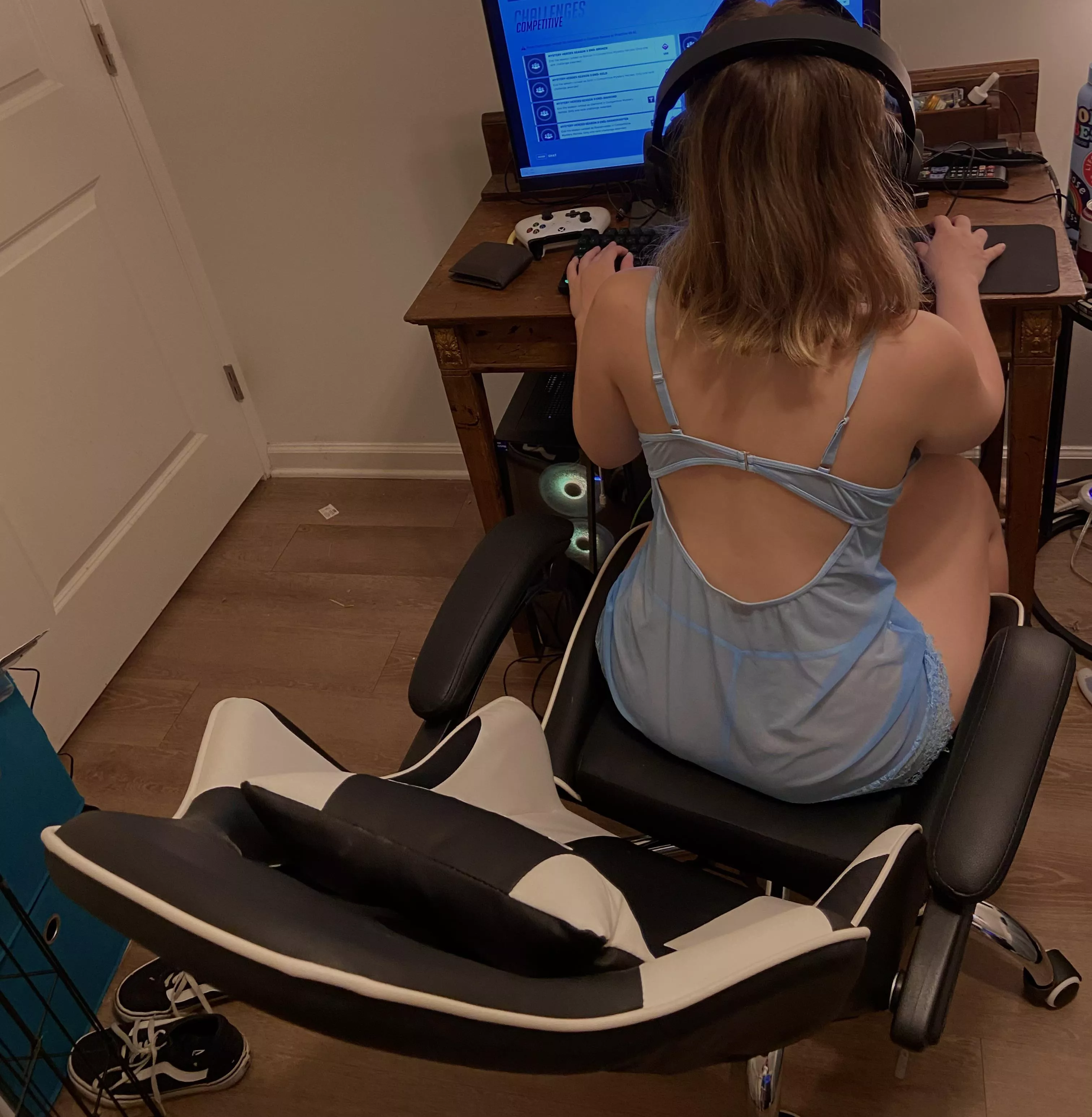 gaming in lingerie is kinda fun 🤭🙈