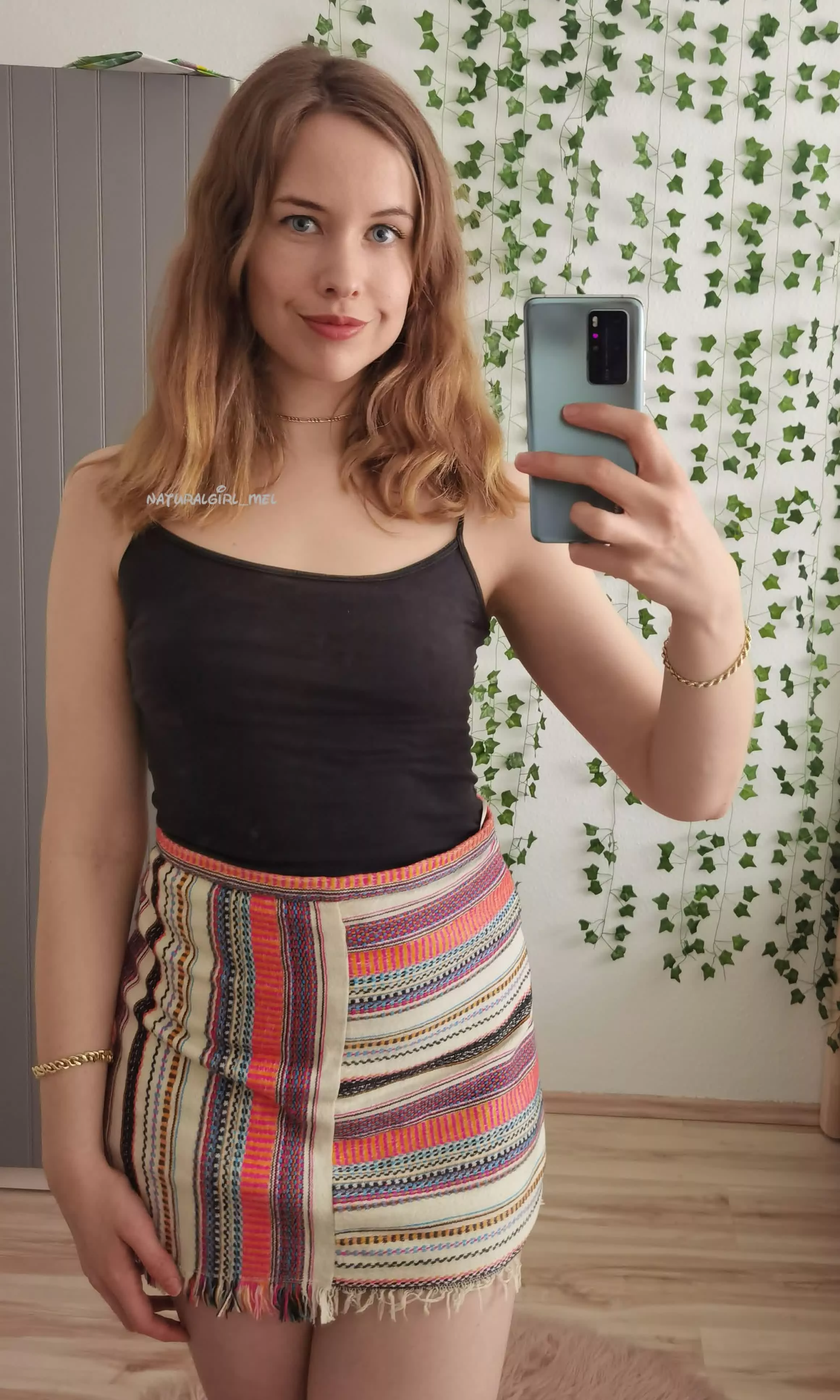 Innocent face, naughty mind [F]