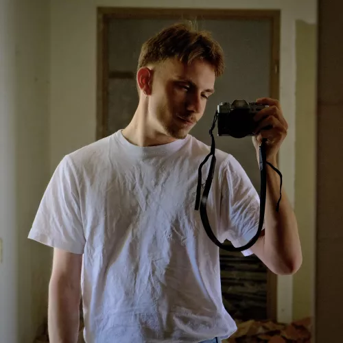 Is this an okay pic for Tinder?