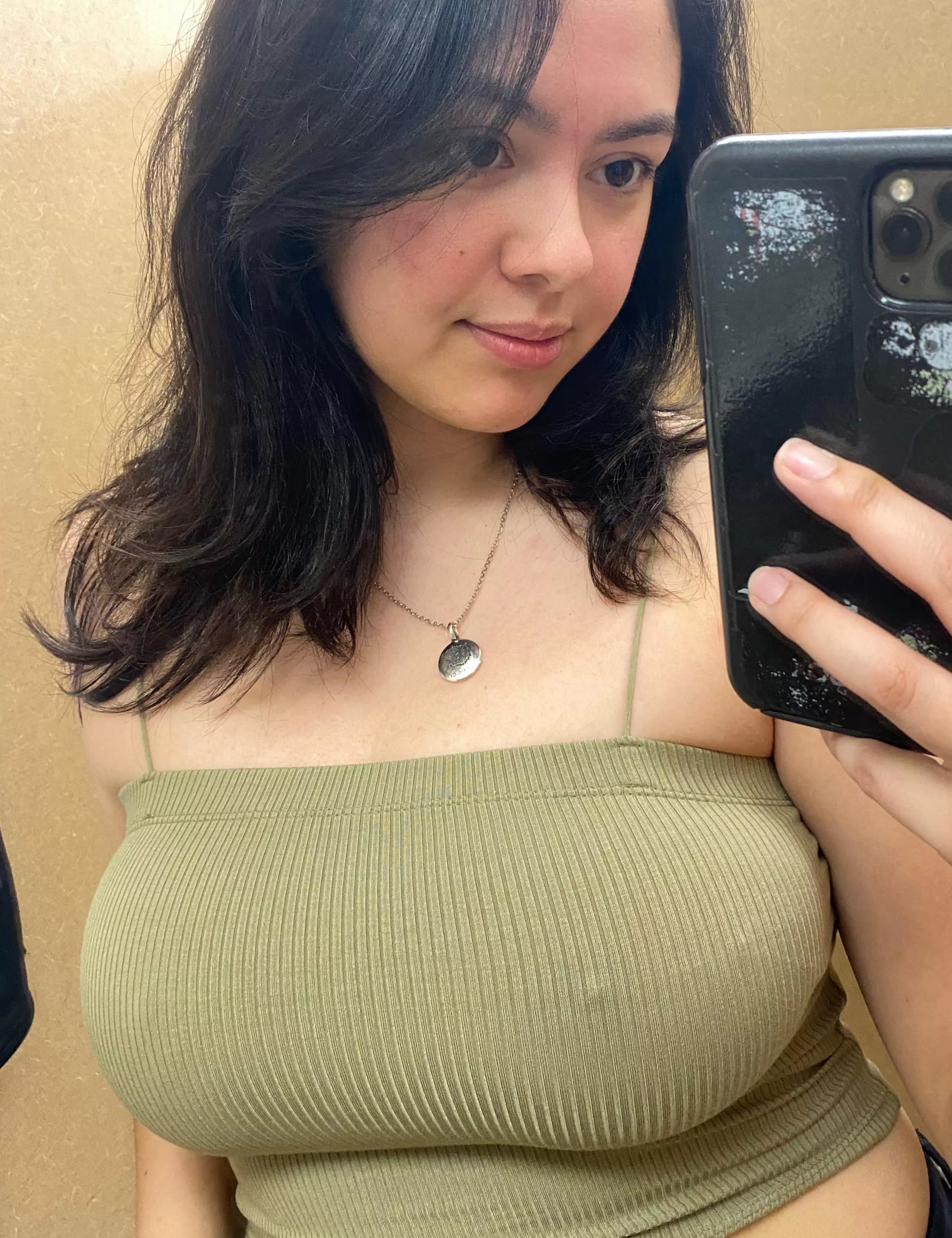 I’ve been loving this color lately 🌱