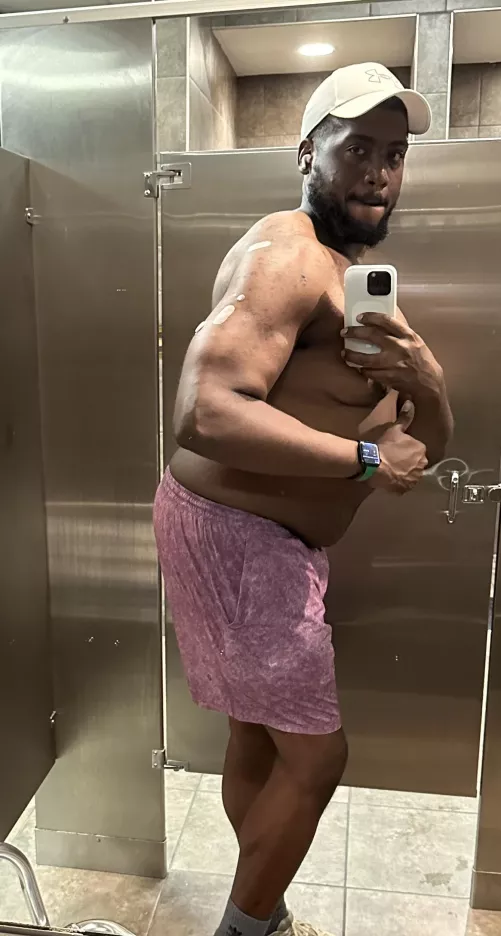 Nothing better than taking a selfie after a hard push day! Love the gains I’ve been making!