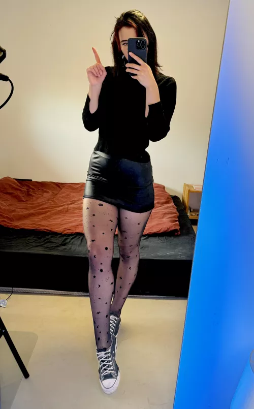 Another day, another pantyhose (: