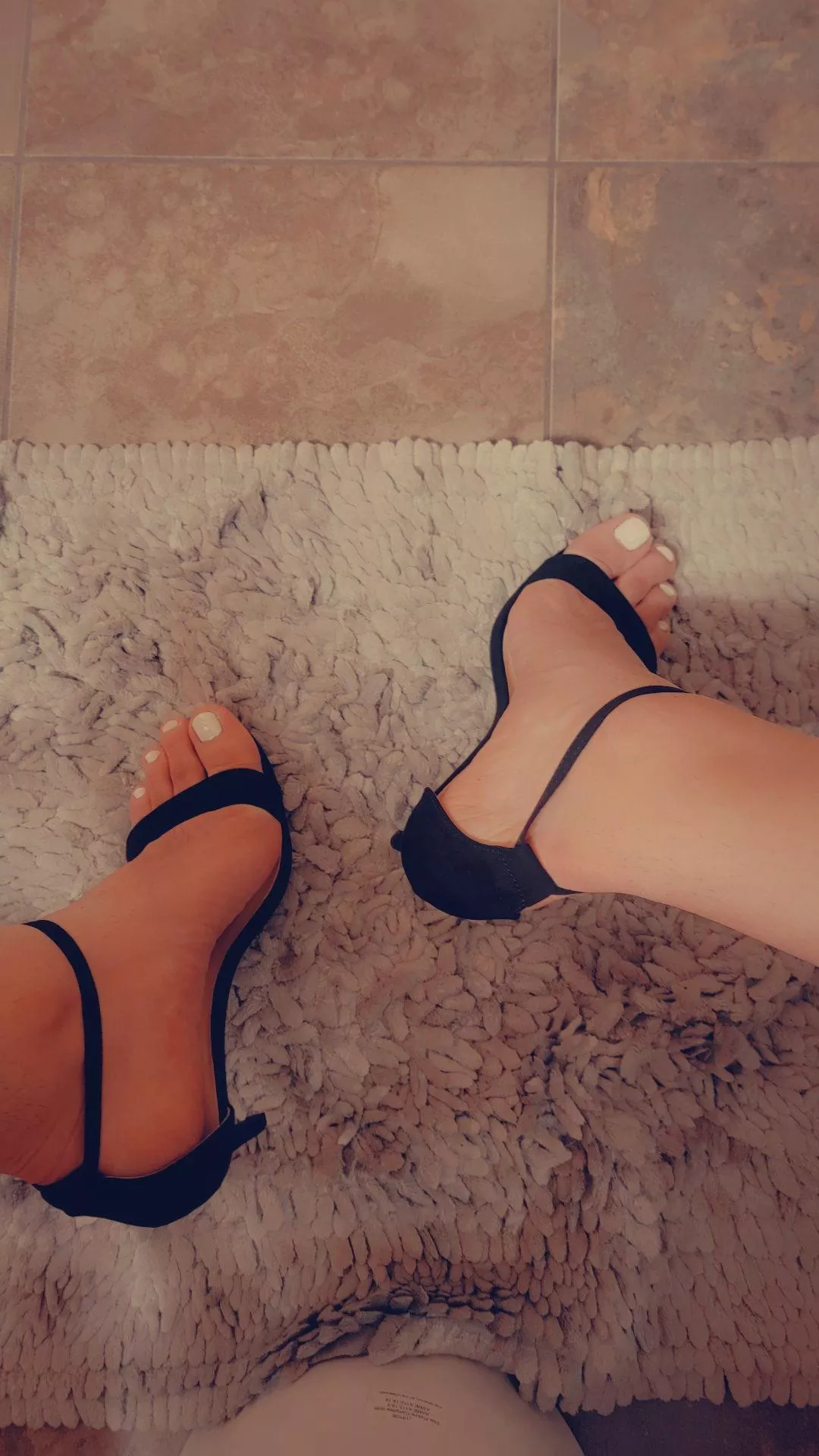 Could you cum on them without getting any on my heels?🤭