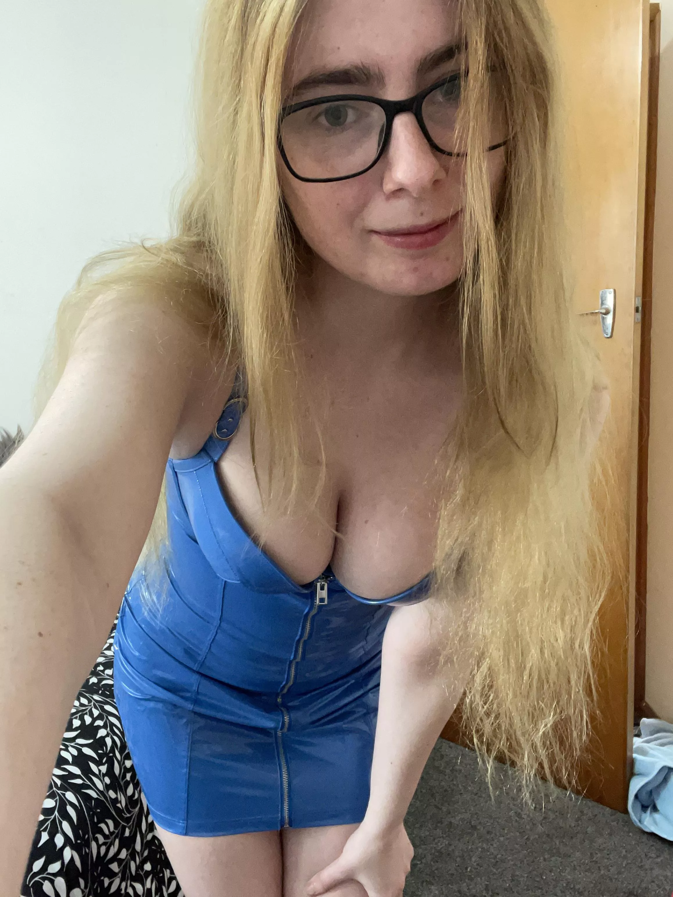 [F] Love my PVC dress 