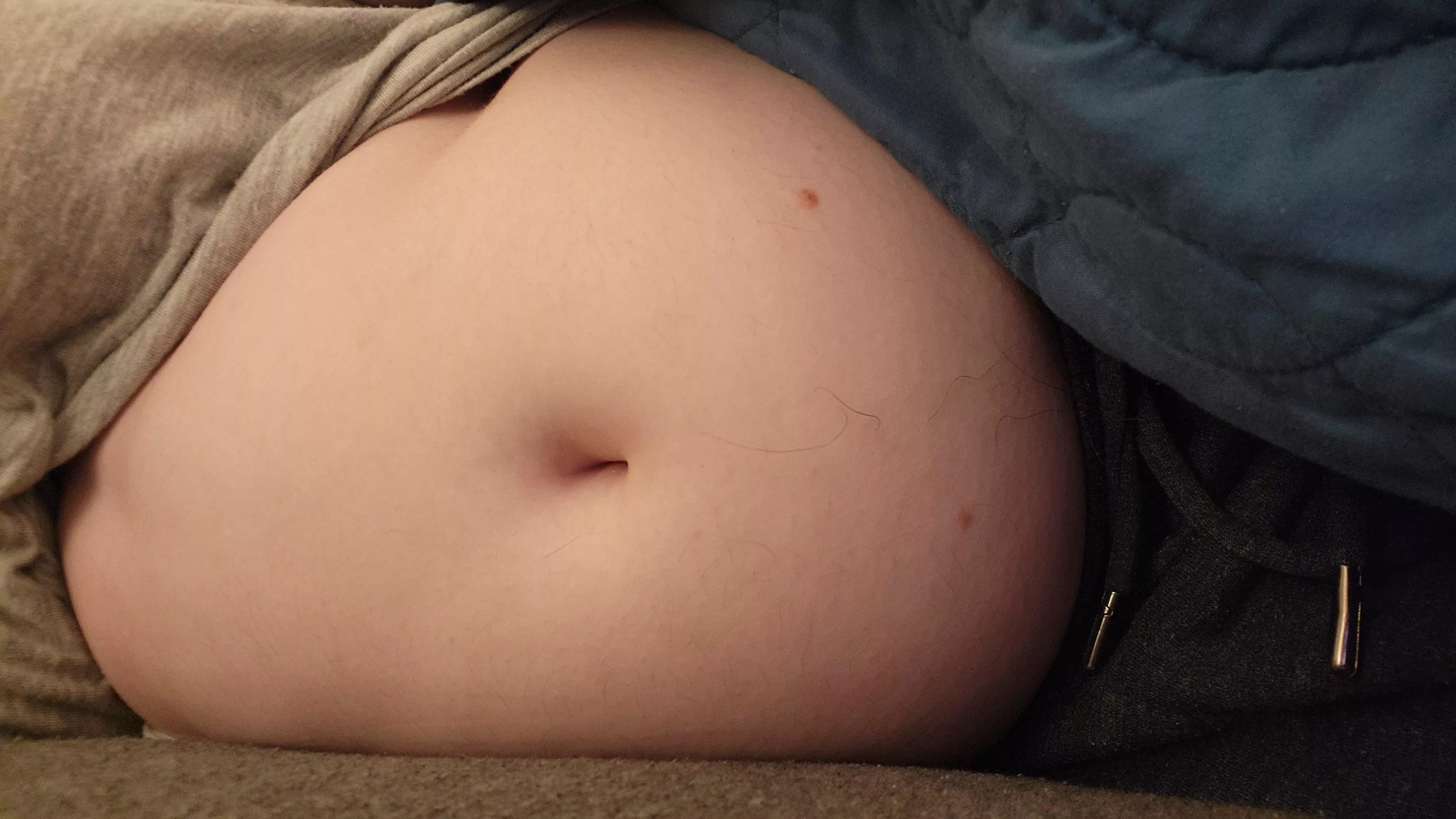 Go ahead, rub my belly 🤰🏻