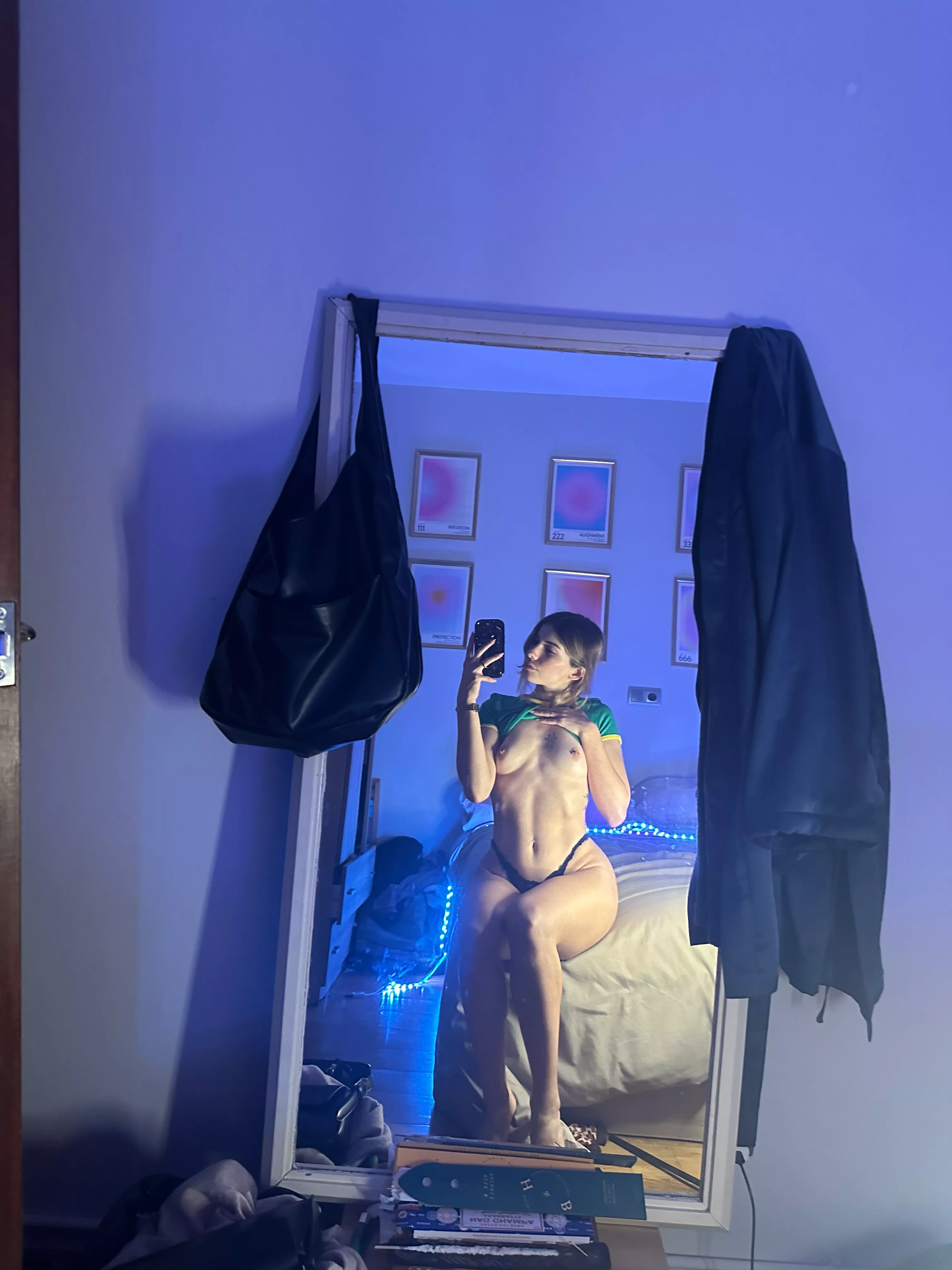 I think that girls with cute chests like me are more attractive