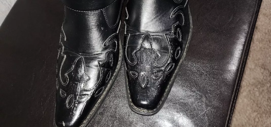 Is this much creasing normal for boots 1 month old