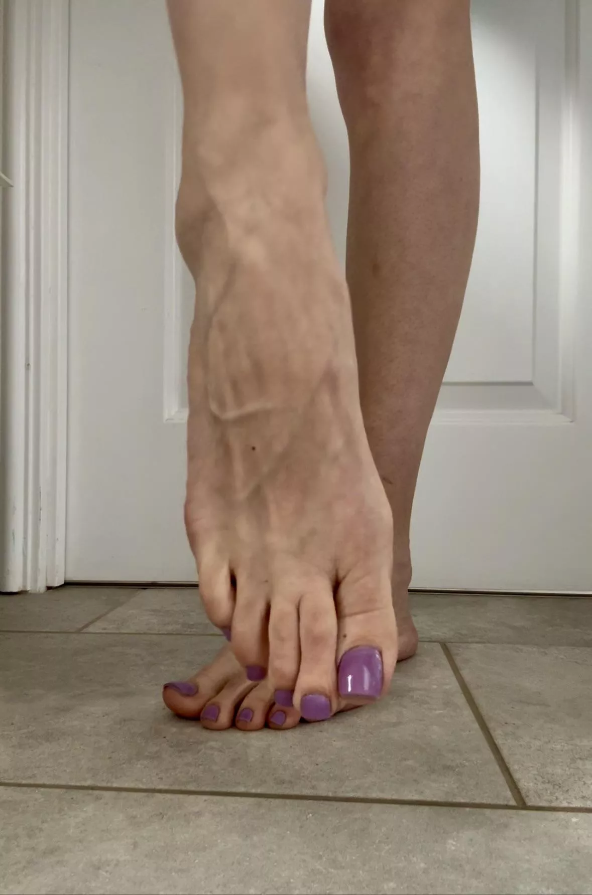 Lilac long toes 