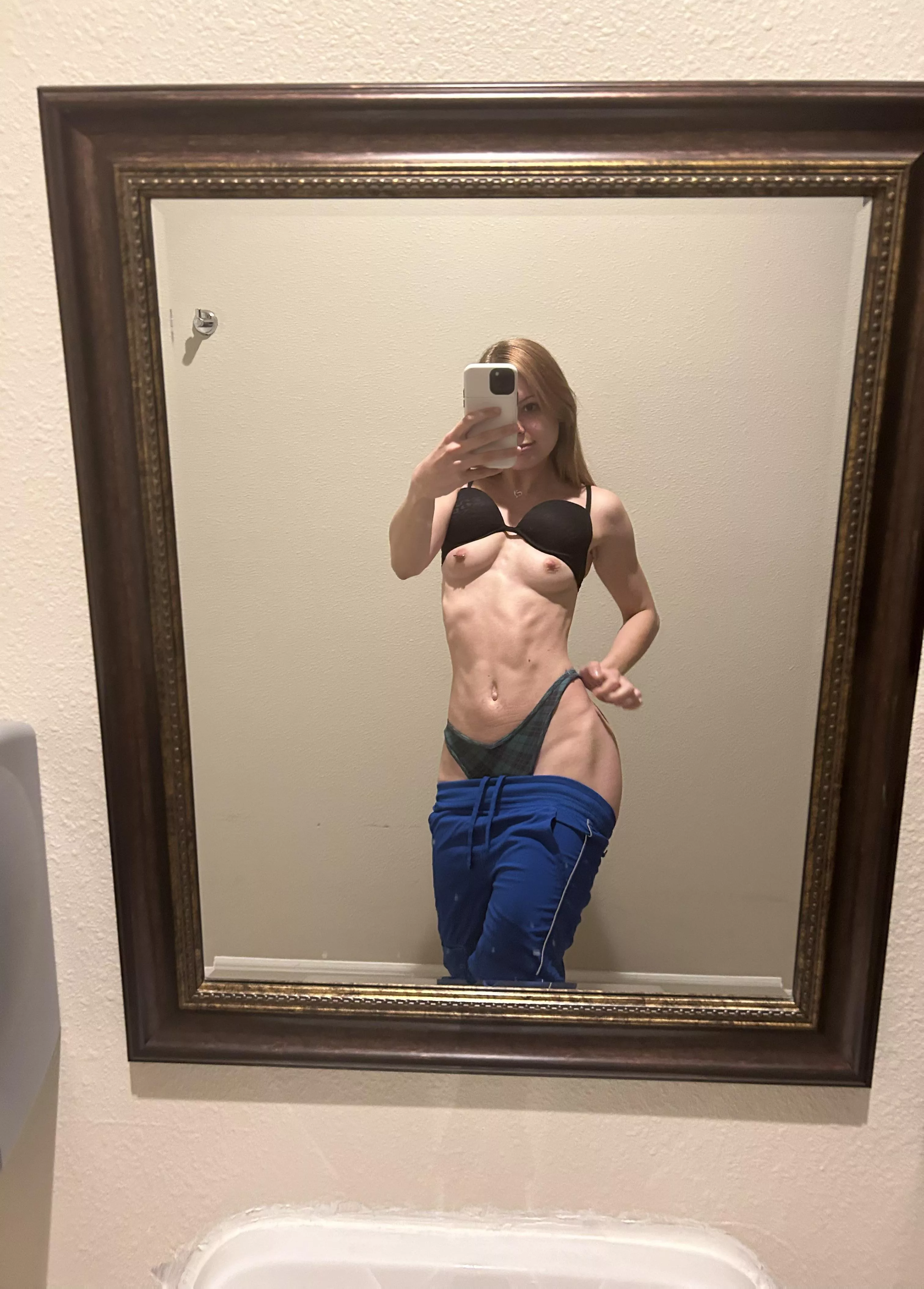 Meet me for a quickie during my shift? ;)