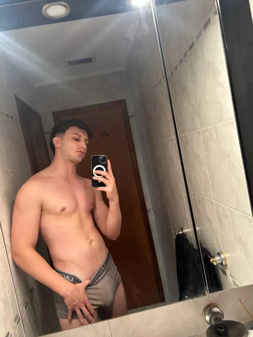 Not very lean rn but that V line starting to show!