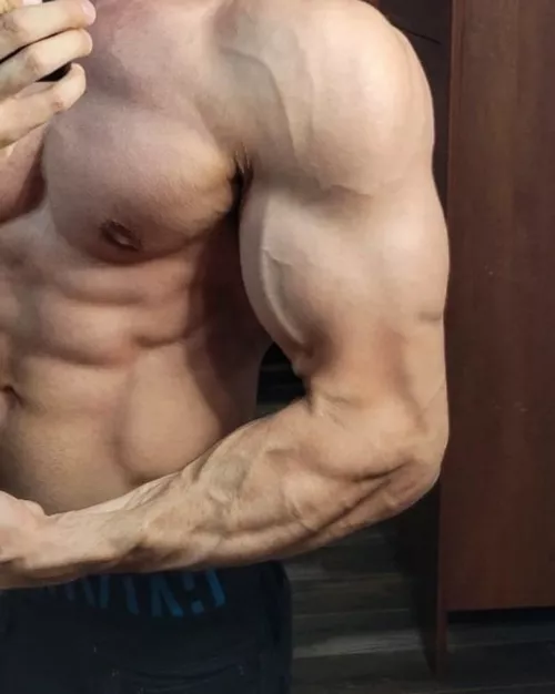 Shredded as fuck 💪🏼😈🔥