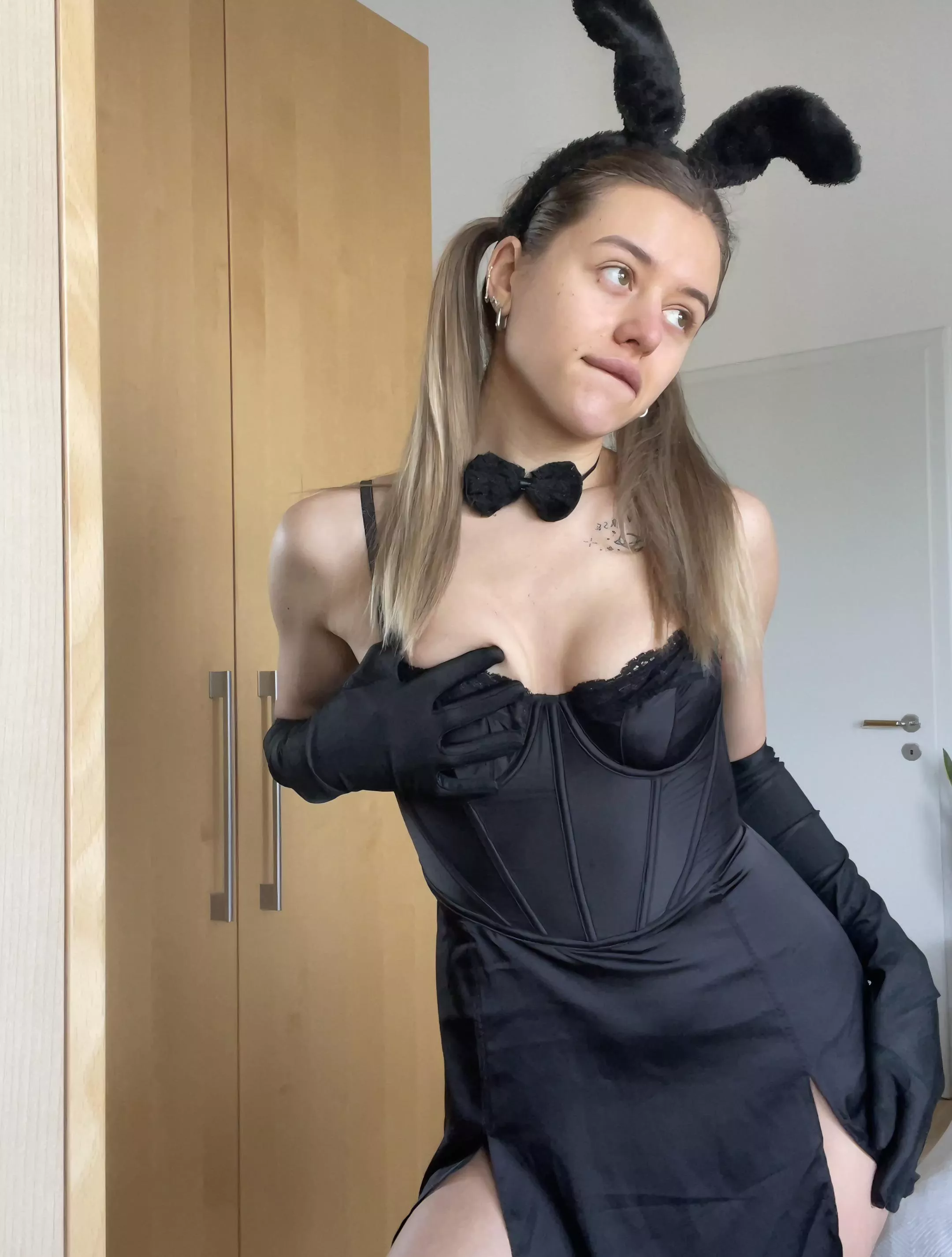 There is a lot of underwear, but nowhere to wear it, so I will share photos with you