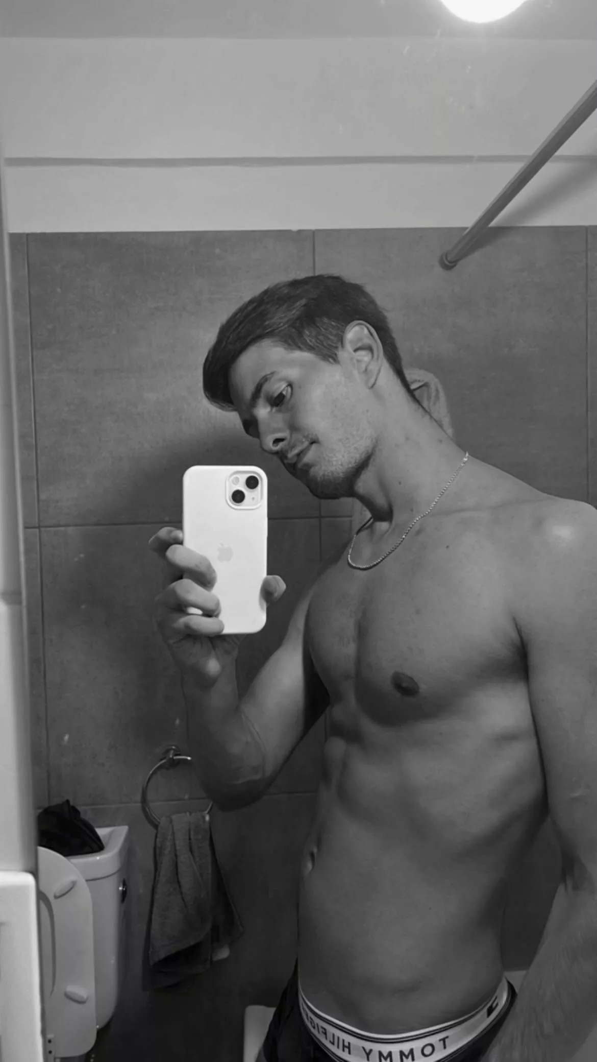 What re u doing bros?