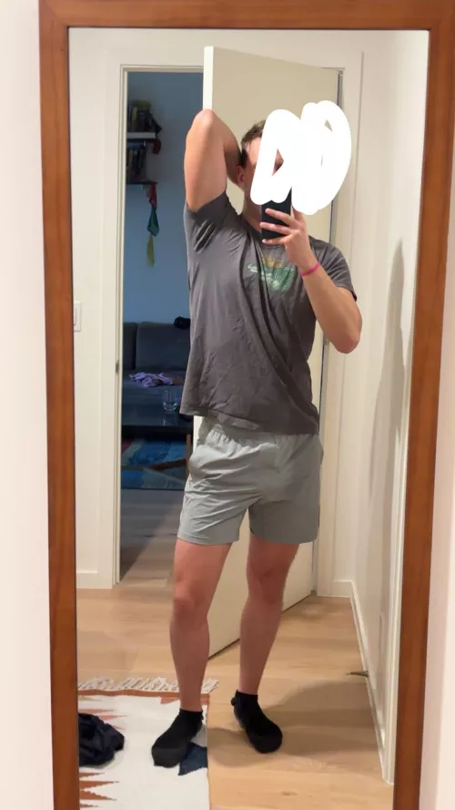 25 Big d shy straight dude. Looking to chat and maybe trade some pics. Face pics a must. Sc is azbro8