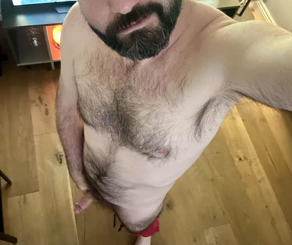 44 UK hairy daddy looking for proper sweaty, dirty top masc lad. Let me take care of you.