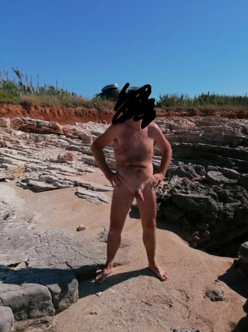 Decorated, accentuated at croatian beach....😇