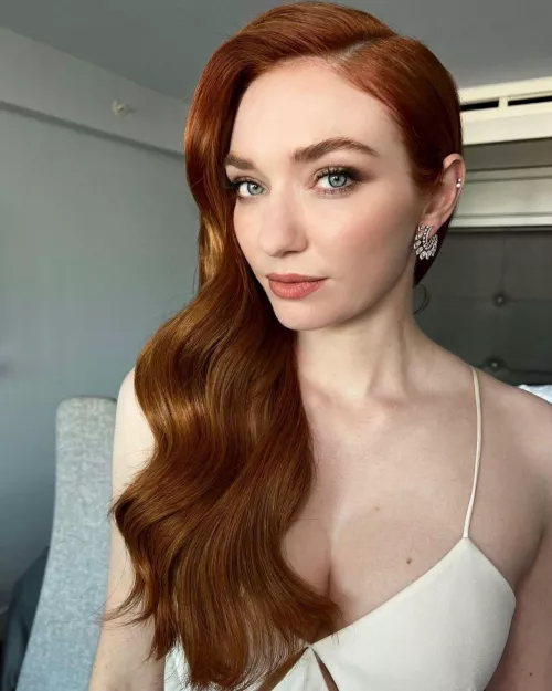 Eleanor Tomlinson 