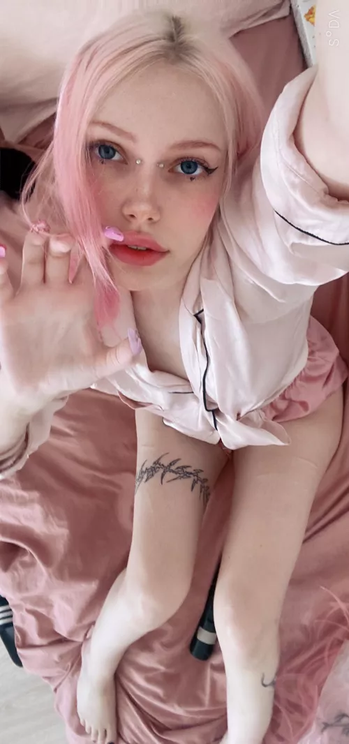 I look hot in a white shirt