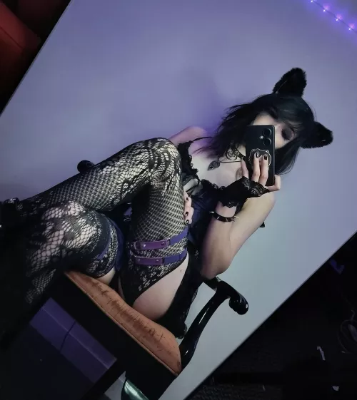 just a boy who likes wearing lace 🖤