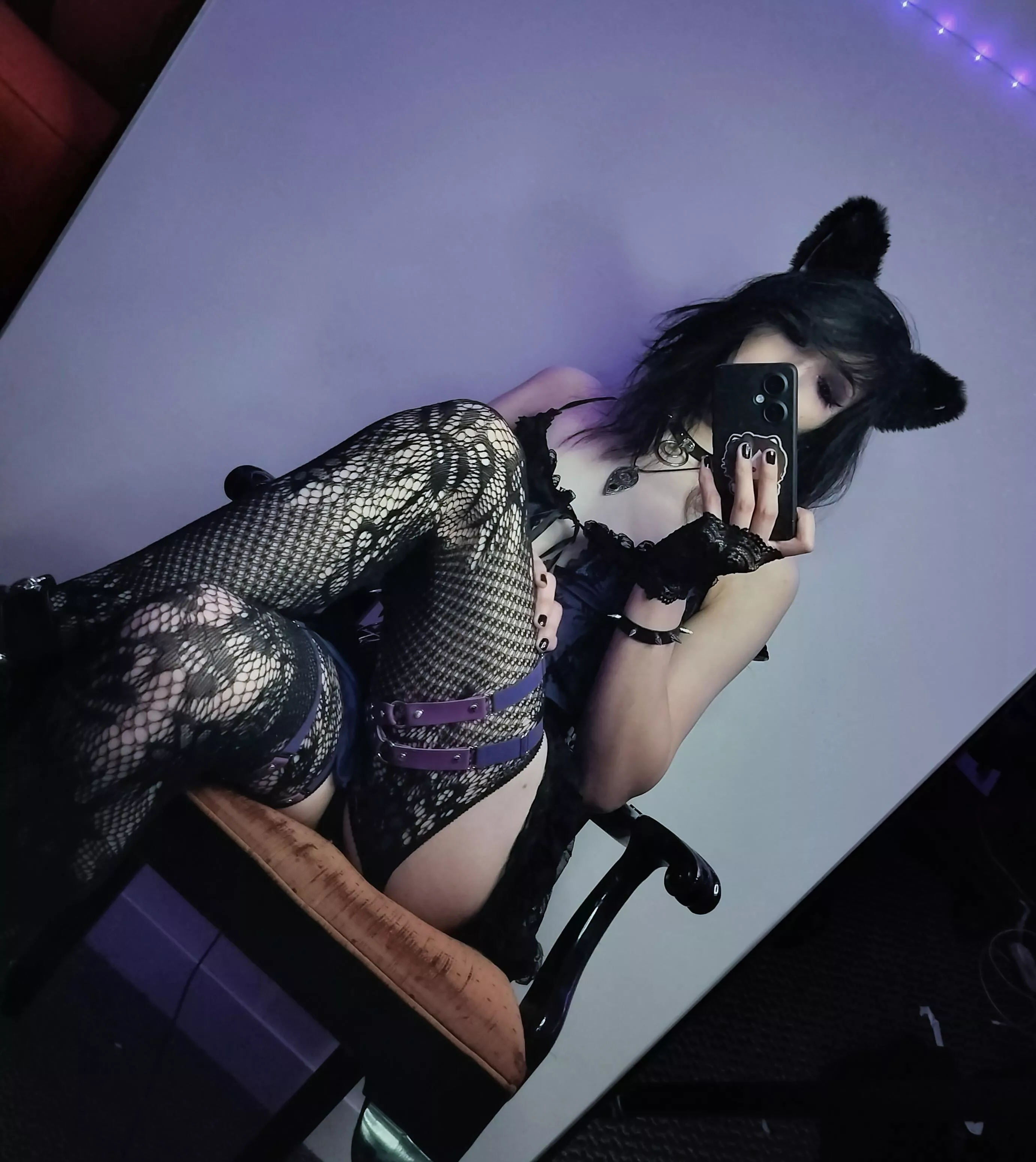 just a boy who likes wearing lace 🖤