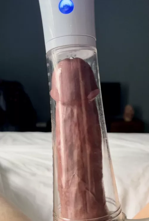 Pumping the precum right out of me💦