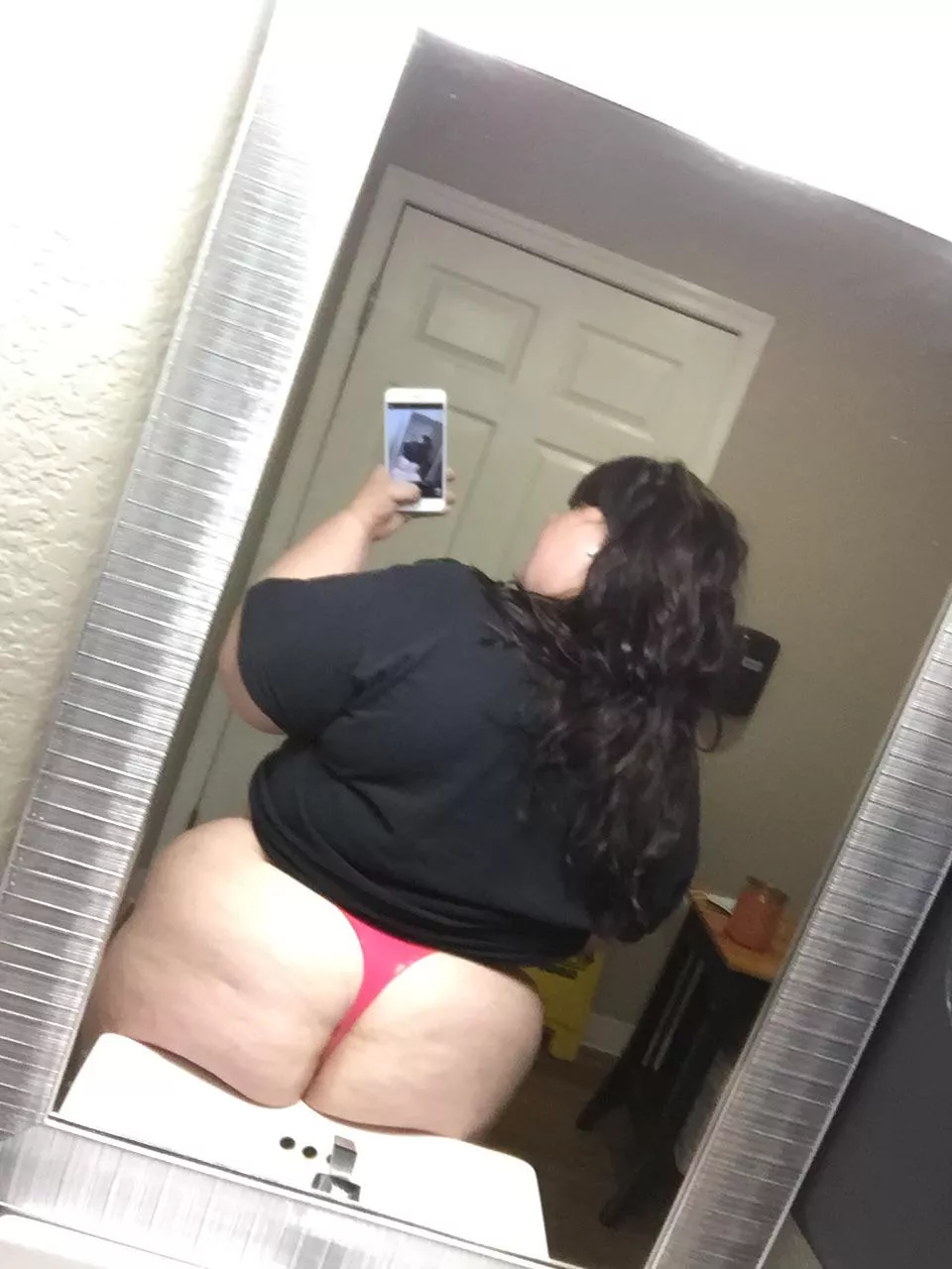Sent my boyfriend some work booty and thought you guys might like it too 🍑🥰