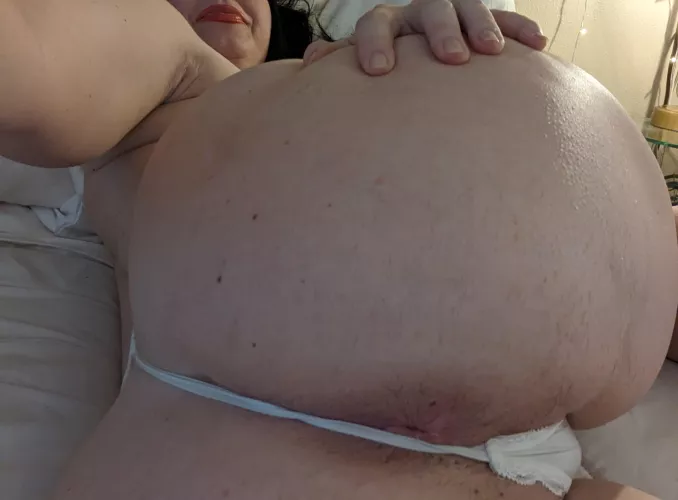 Snuggle up with my pawg booty tonight.