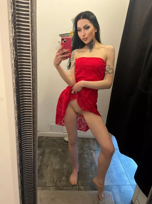 This is my first time taking a selfie in the locker room.