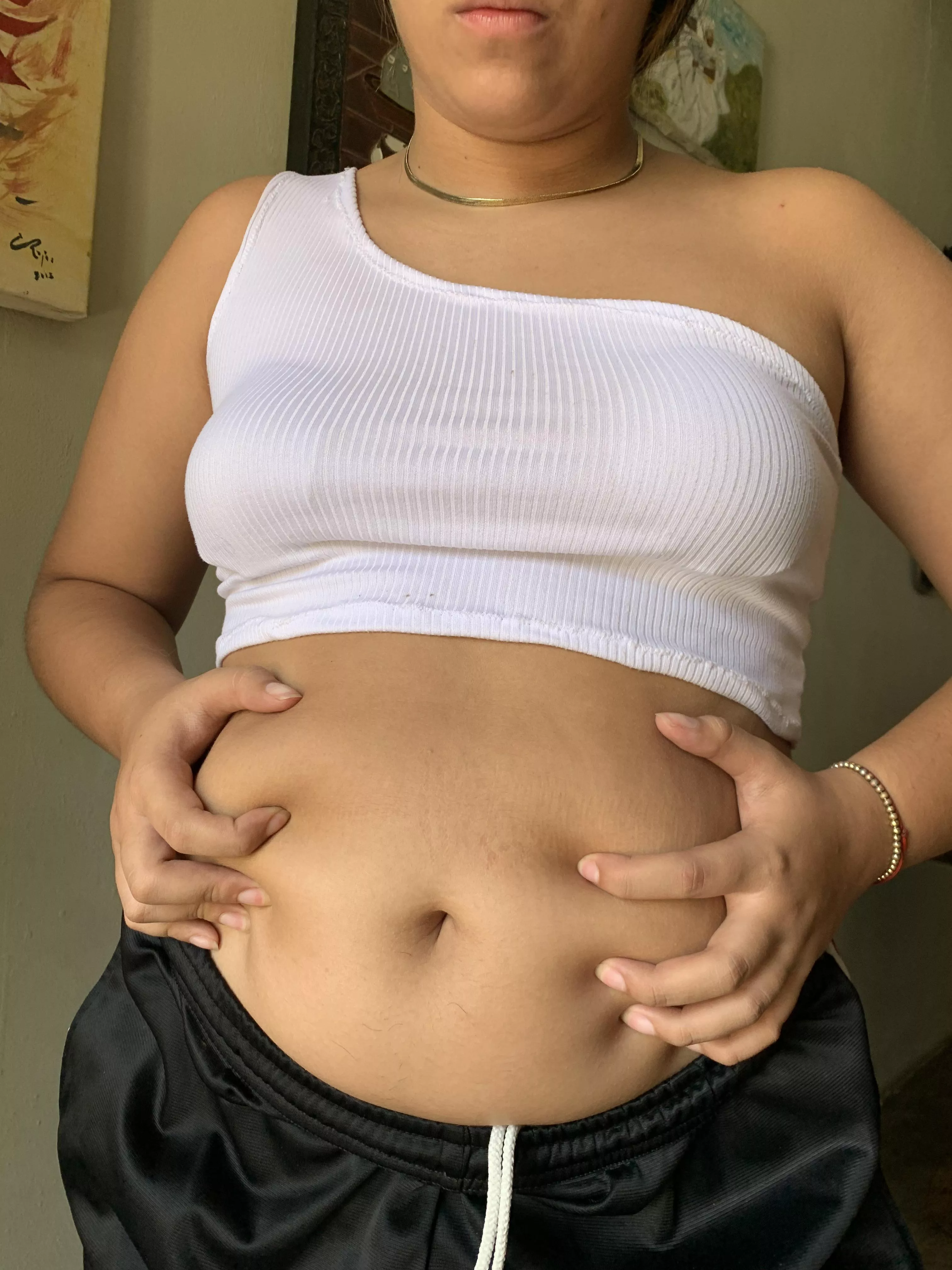 Whoever comments and shares the most this post sent a gift to the DM 🐷🔥