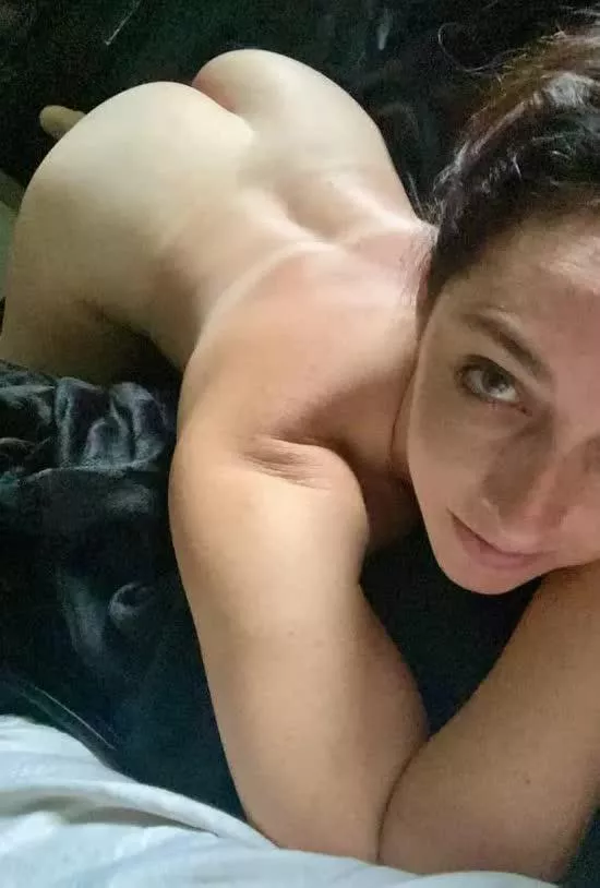 Would you give me a thigh massage? 😇