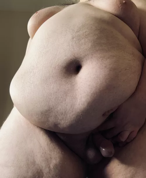 [31] big horny guy here 